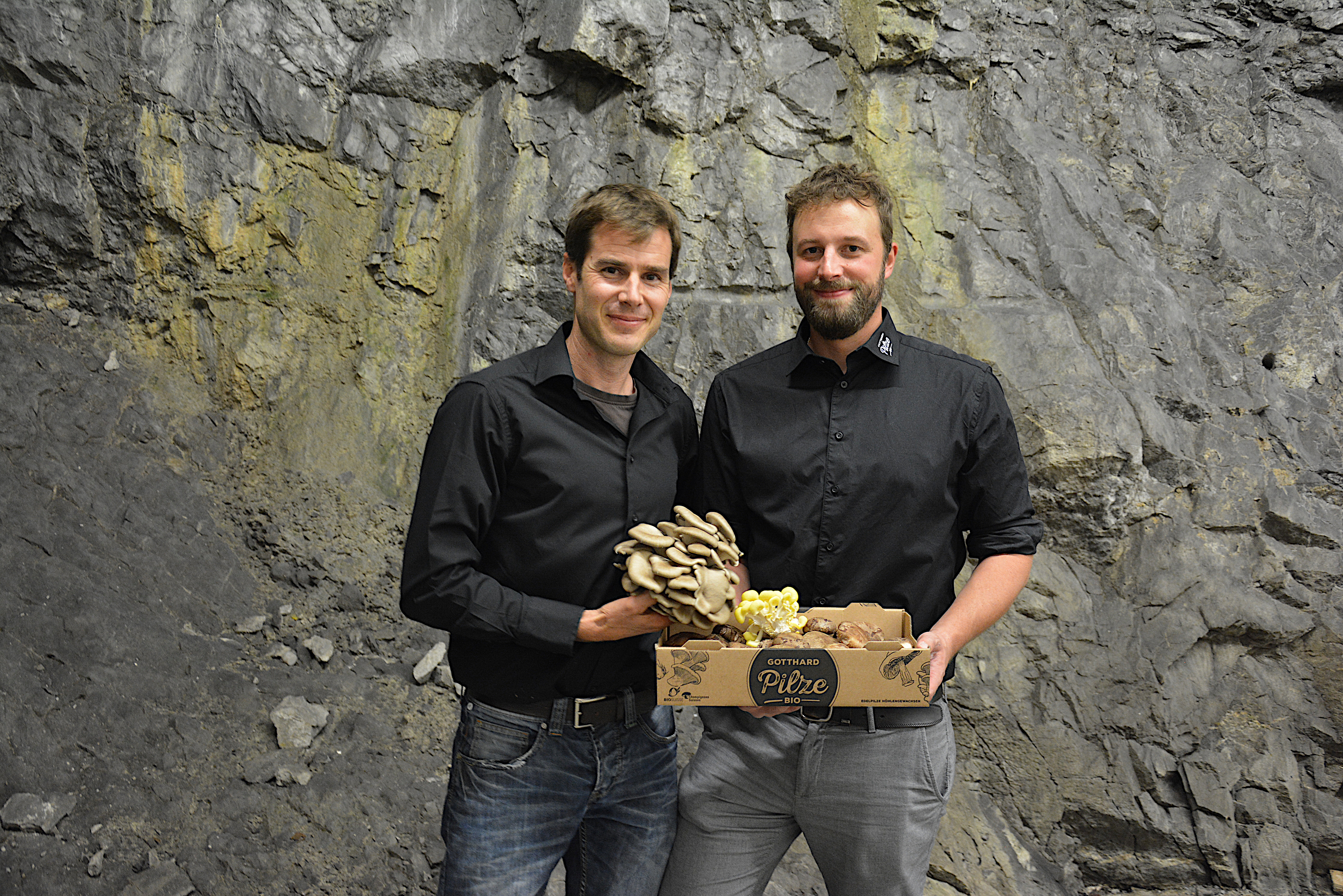 USPC : Maturation des champignons de Stansstad dans une grotte, de gauche à droite: Alex Lussi, propriétaire de Gotthard BIO Pilze AG, Michael Bossard, directeur adjoint