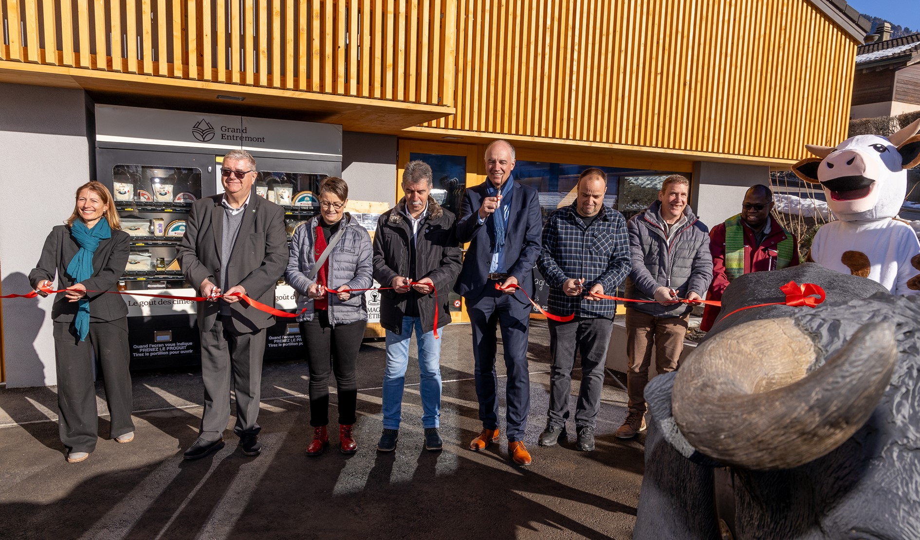 © Studio Bonnardot - Inauguration de la nouvelle Fromagerie d’Etiez en présence du Conseiller d’Etat Christophe Darbellay. Légende: voir ci-dessous