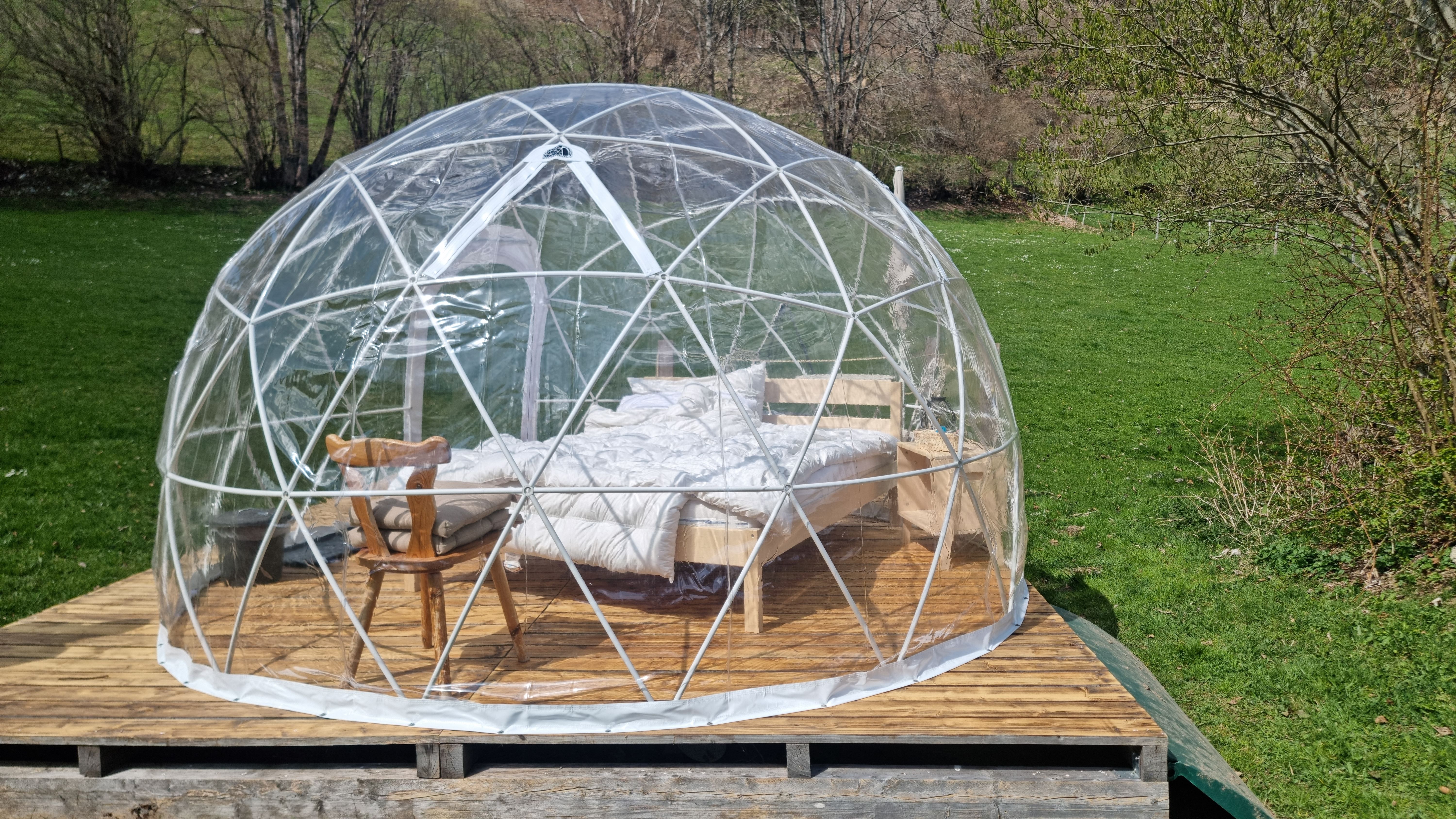 Le Berghof Montpelon propose diverses options d’hébergement, dont cette "Bubble-suite" avec vue sur les étoiles - photo DR